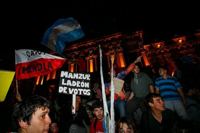 Siguen protestas por supuesto fraude en elecciones de Tucumán
