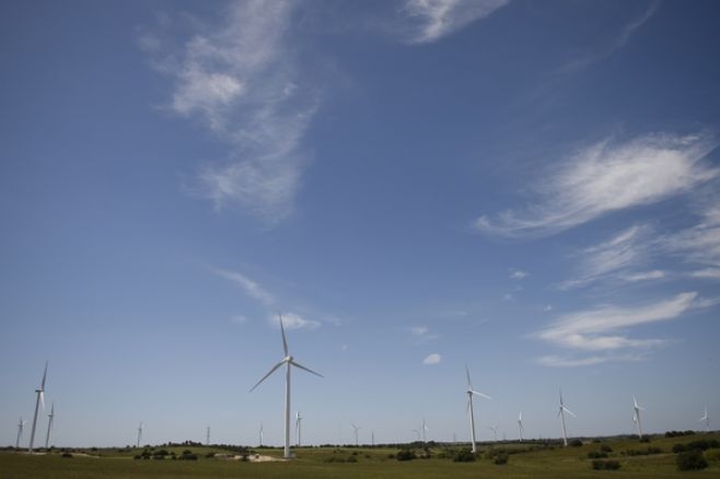 Conexión de generador eólico provocará hoy corte eléctrico