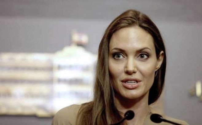 Subastan polémica foto de Angelina Jolie desnuda Subastan polémica foto de Angelina Jolie desnuda
