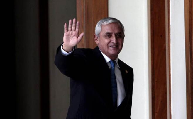 Presidente de Guatemala, acusado de corrupción, renunció a su cargo
