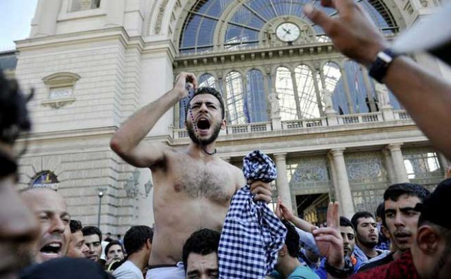 El Reino Unido recibirá 20.000 refugiados sirios hasta 2020