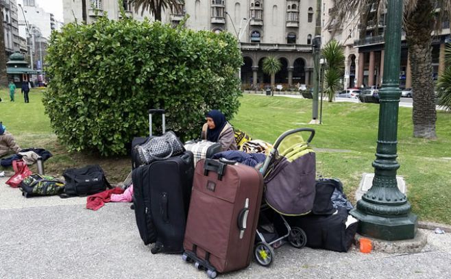 Sirios acuerdan con el Gobierno y dejan Plaza Independencia Sirios acuerdan con el Gobierno y dejan Plaza Independencia