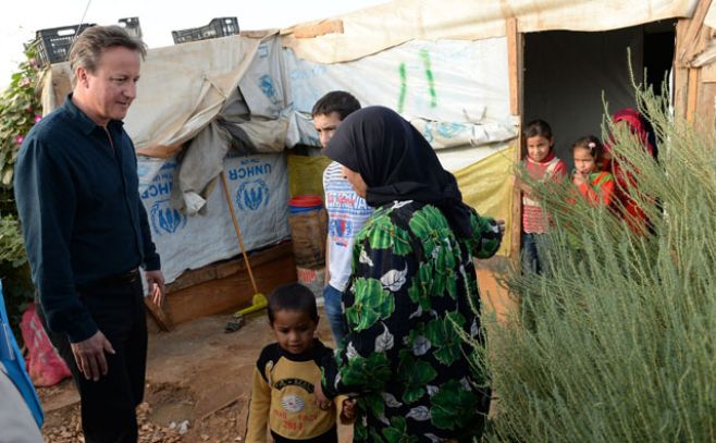 Cameron visita un campo de refugiados sirios en sur del Líbano