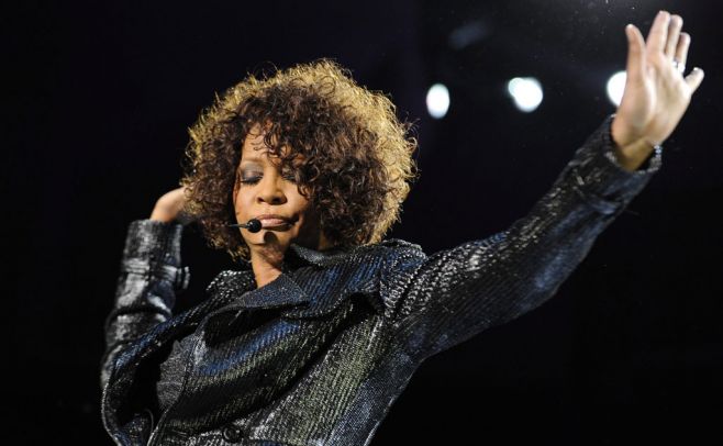 Whitney Houston en concierto a través de un holograma