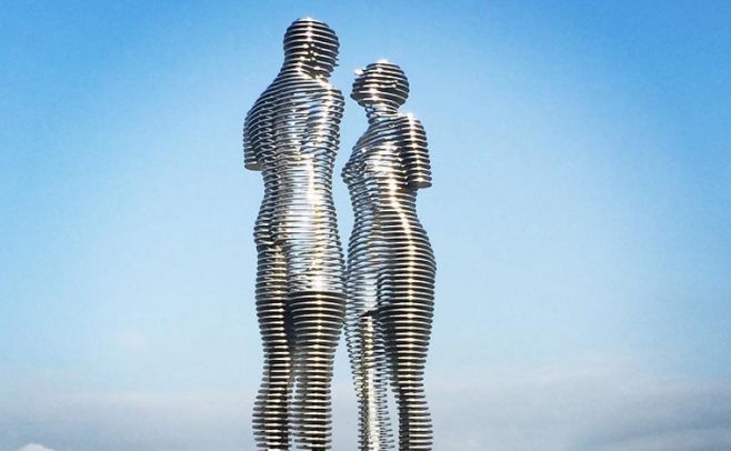 El amor prohibido en obra de arte de ocho metros de altura