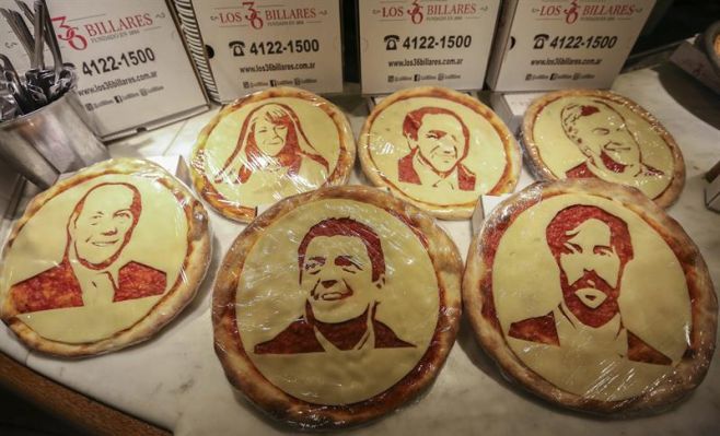  La campaa electoral ha llegado a uno de los platos tpicos de la gastronoma argentina, la pizza de mozzarela que popularizaron los inmigrantes italianos, a travs de la iniciativa de un establecimiento que desde hoy presenta a los porteos masas c. EFE