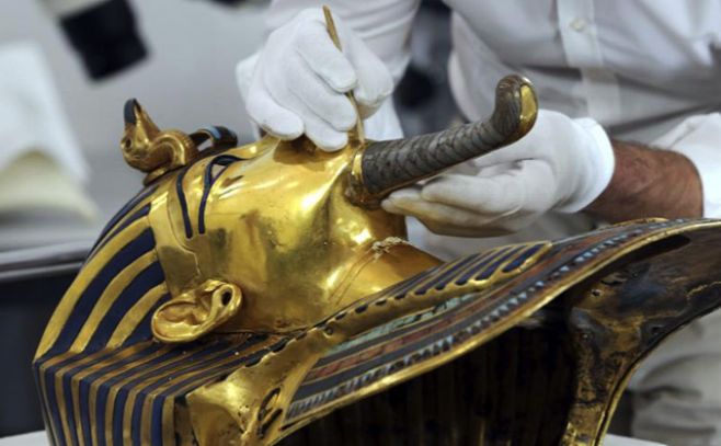 Comienza la restauración de la máscara de Tutankamón