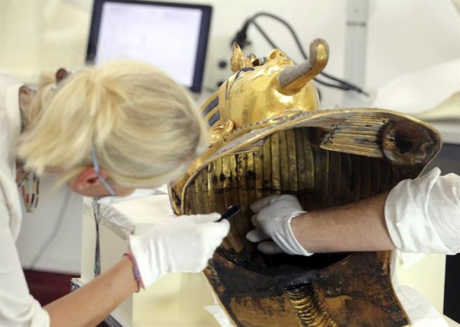 Comienza la restauración de la máscara de Tutankamón