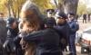 Detienen a Chewbacca cuando iba a votar con Darth Vader