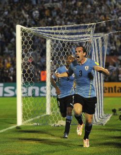 Uruguay goleó y humilló a Chile en el Centenario. AFP foto