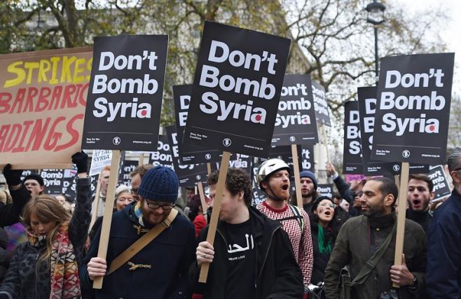 Cientos de británicos protestan en Londres contra ataque a Siria. EFE
