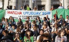 Uruguayos piden compromiso contra cambio climático a líderes