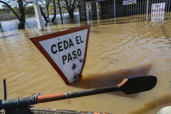 Más de 1.500 desplazados por las inundaciones en norte