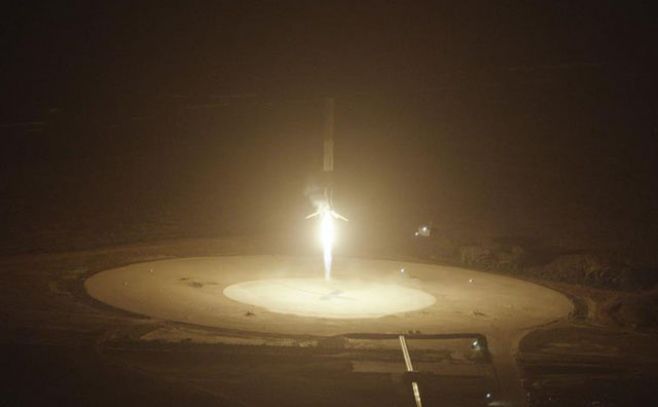 Cohete de SpaceX retorna con éxito a la Tierra