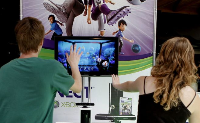 Las mujeres juegan videojuegos tanto como los hombres