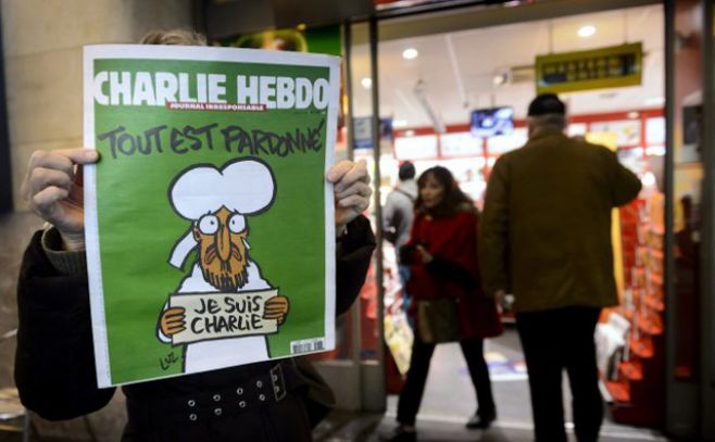Dura portada de Charlie Hebdo a un año de la masacre