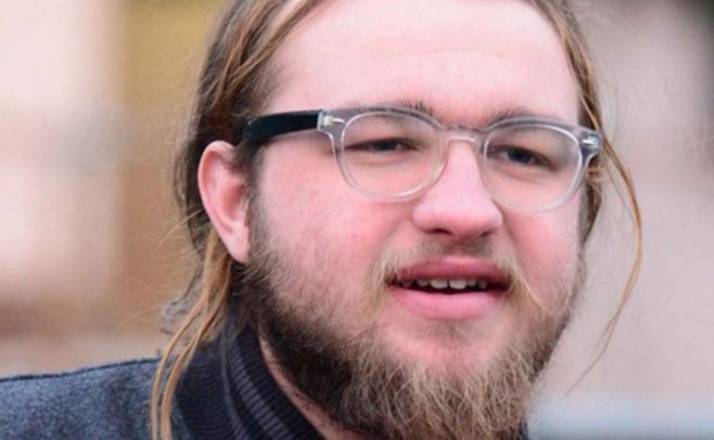 El radical cambio de Angus Jones, "Jake Harper" El radical cambio de Angus Jones, "Jake Harper"