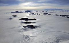 Descubren sistema de cañones bajo el hielo de la Antártida