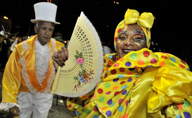 ¿Por dónde pasan los ómnibus durante el desfile de Carnaval?