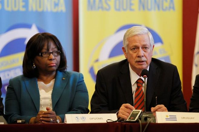 La directora de la Organizacin Panamericana de Salud (OPS), la dominiquesa Carissa Etienne, y el ministro de Salud Pblica, Jorge Basso.. EFE