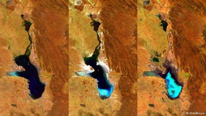 Al final, solo arena
Satlites de observacin como el Proba-V, de la Organizacin Espacial Europea, captan da a da imgenes que muestran el cambio ecolgico de nuestro planeta. La secuencia de fotografas tomadas en abril de 2014, julio de 2015 y enero de 2016 muestra la desecacin gradual del Lago Poop, en Bolivia, como consecuencia del cambio climtico.