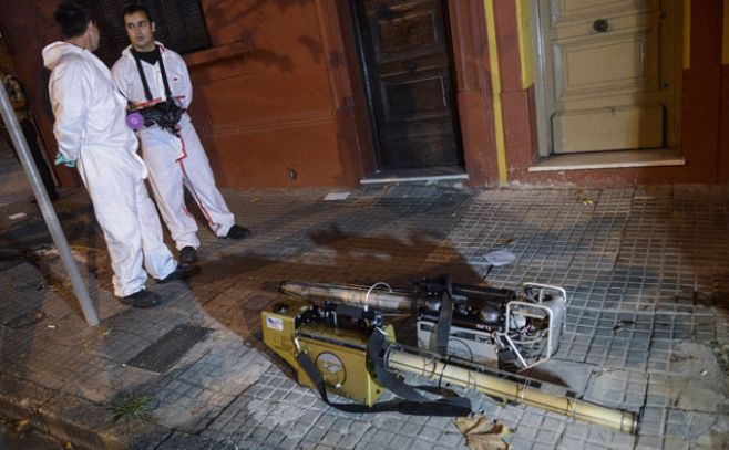 Así fue la primera fumigación masiva en Montevideo. Santiago Mazzarovich/Adhocfotos