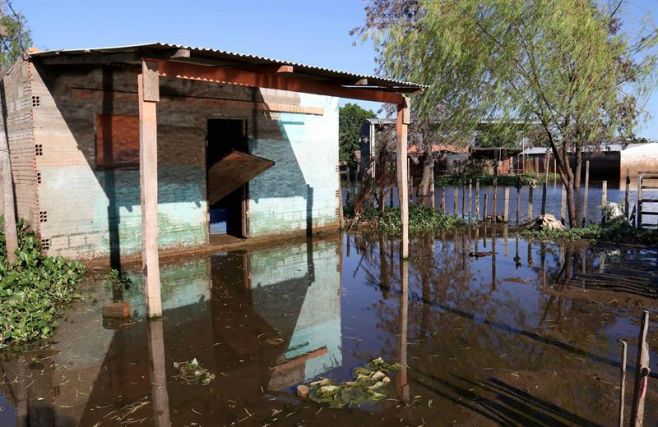 Unos 65.500 paraguayos, desplazados por las inundaciones. EFE