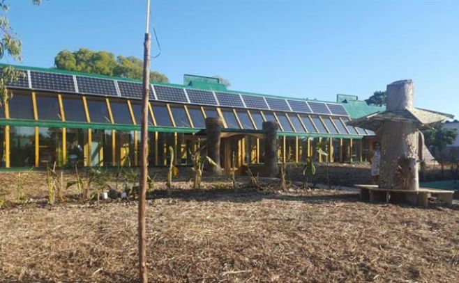 Inauguran la primera escuela sustentable de América Latina. EFE