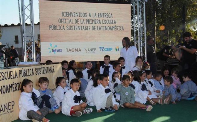 Inauguran la primera escuela sustentable de América Latina. EFE