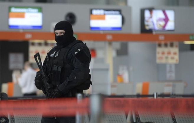 34 muertos en los atentados en el aeropuerto y el metro de Bruselas. EFE