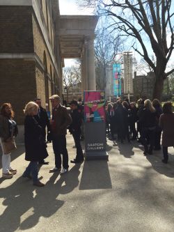 Los Stones no paran. Una vez terminada la gira latinoamericana, se han puesto a grabar un nuevo disco (de blues) e inauguraron esta exposicin, ubicada en la Saatchi Gallery de Londres, que ya es un xito de pblico.