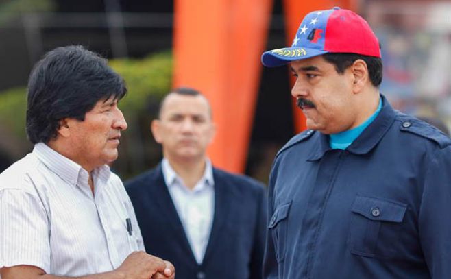 Evo Morales y Nicol�s Maduro tras la reuni�n mantenida este mi�rcoles en Caracas.. EFE