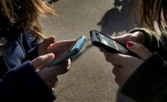 Adolescentes adictos al celular