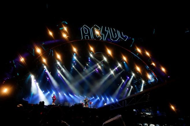 Así le fue a Axl Rose en su debut con AC/DC. EFE