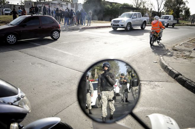 Así amanece el Marconi un día después de los disturbios. Javier Calvelo/adhocfotos