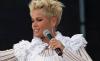 Xuxa lució irreconocible en desfile de moda