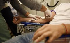 ¿A qué se enfrenta un homosexual al intentar donar sangre?