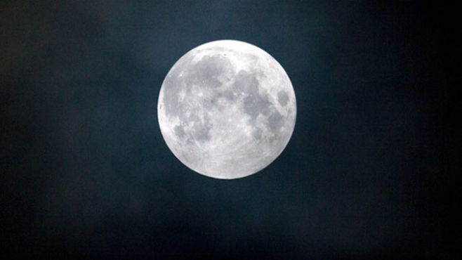 Descubren una segunda luna que acompaña al planeta