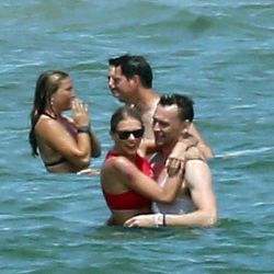 Tom Hiddleston muestra su amor por Taylor Swift. http://www.telegraph.co.uk/