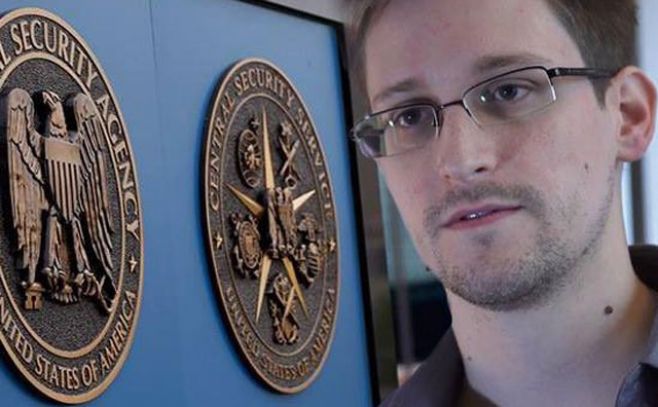 Snowden trabaja en un iPhone para que no pueda ser espiado