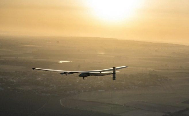 El primer avión solar que logró dar la vuelta al mundo