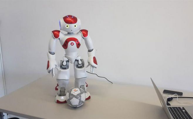 Presentan a "Gardelito", un robot con inteligencia cognitiva