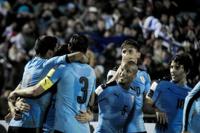 El alerta fue celeste: Uruguay goleó 4 a 0 a Paraguay. Javier Calvelo /adhocFOTOS