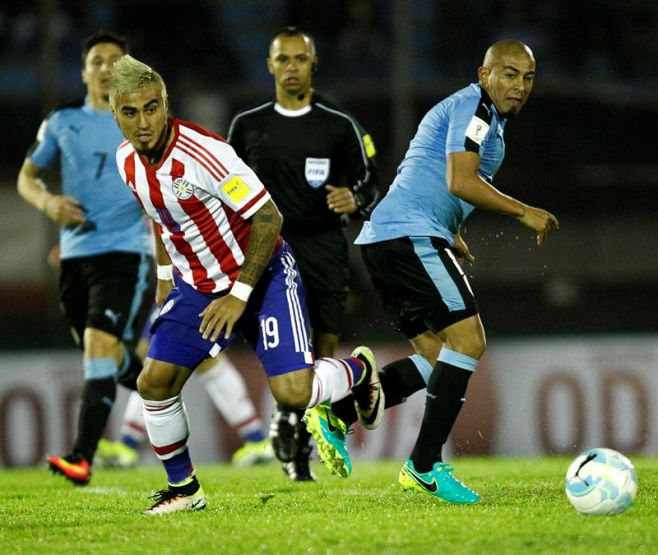 El alerta fue celeste: Uruguay goleó 4 a 0 a Paraguay. EFE