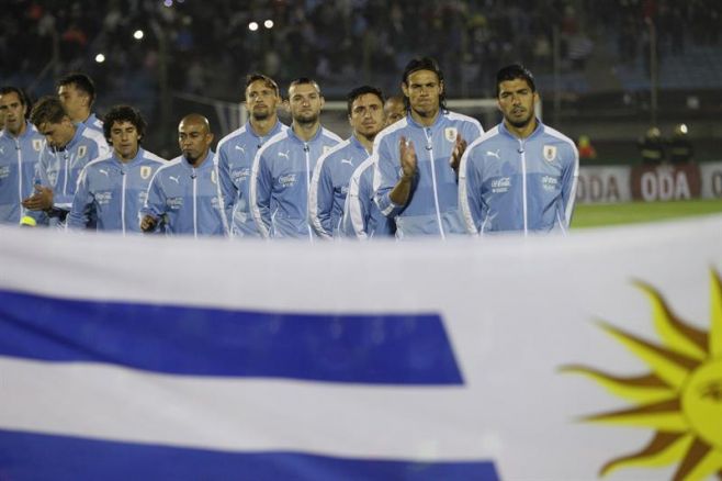 El alerta fue celeste: Uruguay goleó 4 a 0 a Paraguay. EFE