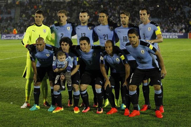 El alerta fue celeste: Uruguay goleó 4 a 0 a Paraguay. EFE