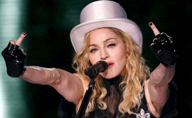 Madonna también se desnudó para apoyar a Hillary Clinton. EFE