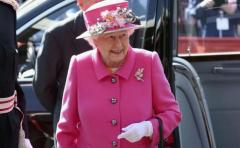 La reina Isabel II ofrece un nuevo empleo