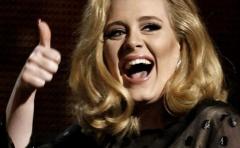 Clinton recibe el respaldo de Adele en un concierto