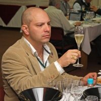 Entrevista central Fernando Pettenuzzo, presidente de la asociaciÃ³n de enÃ³logos del Uruguay.//Antonella de Ambroggi nos revela la verdad detrÃ¡s de Â¿Todos los vinos son hechos para ser guardados?//Recomendaciones de vino.